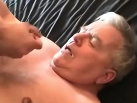 年轻亚裔射精在老爹脸上 chinese joyful neighbor porn