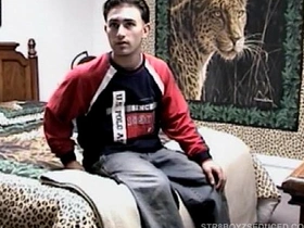 Vinnie给毛茸茸直男Paulie吹箫 gay twitter chinese porn