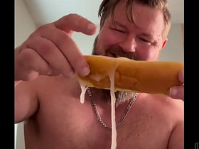 肌肉猛男连续5次把浓精射在热狗上 hot jubilant threesome porn