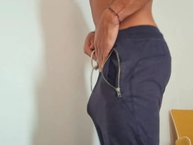 在酒店房间自慰并用大鸡巴顶弄 elated chubby chinese men porn