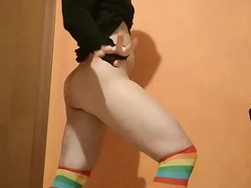 屁眼塞四颗网球？老娘现在做得到了！！！ chinese porn gay tube