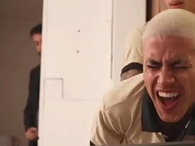 我在办公室搞同事被老板监控看到，这骚货忍不住加入了——免费看 jubilant japan porn