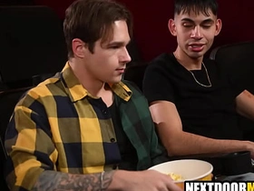 深柜男在电影院约炮基佬情人 jubilant straight japan porn