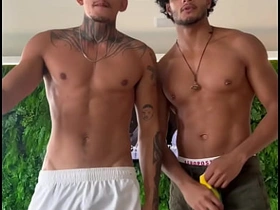 被动女装男孩被一对大屌猛男夫妻双插 chinese th? dansant media gay porn