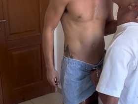 大鸡巴坐上去爽翻了 peep merry porn chinese