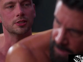 Damon Heart和Justin Jett在FistingInferno的重口拳交片 asian gay porn shower