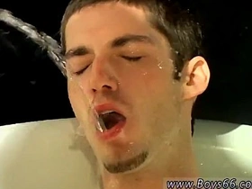 亚裔胖同志被颜射 兄弟会尿尿派对:凯勒布·斯科特! hot indian gay porn sex