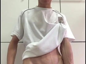 大屌哥炫耀勃起巨根 hot young boys gay porn